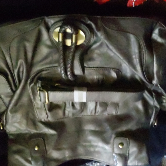 A purse - Picture 2 of 3